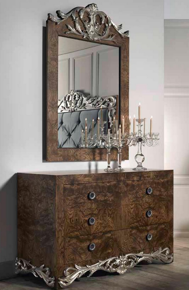 Product Baroque chest of drawers