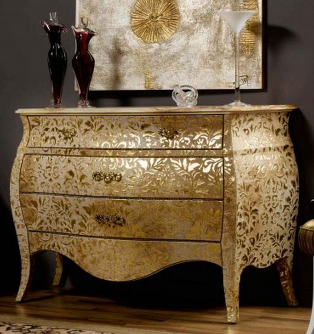 Luxury chest of drawers
