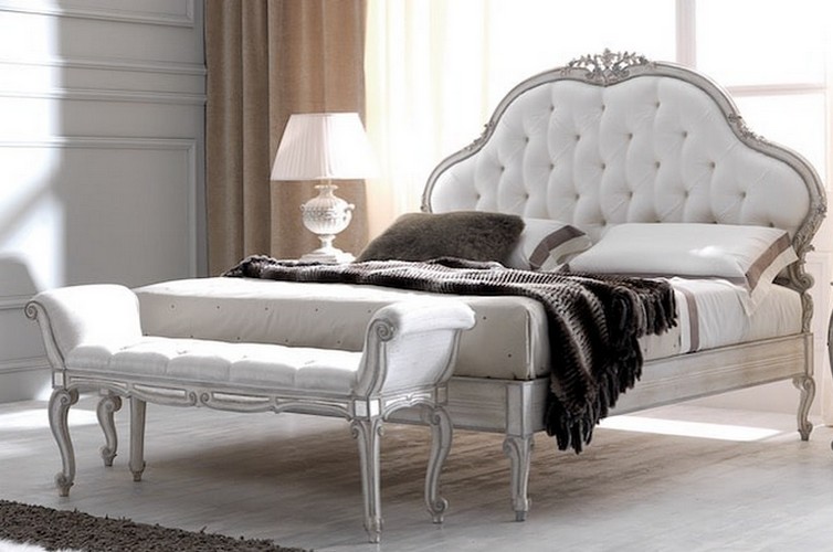 Luxury baroque bed