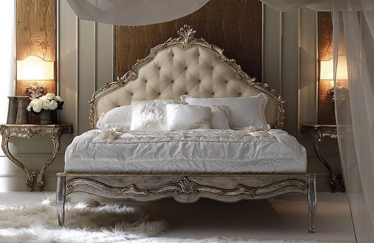 Luxury baroque bed