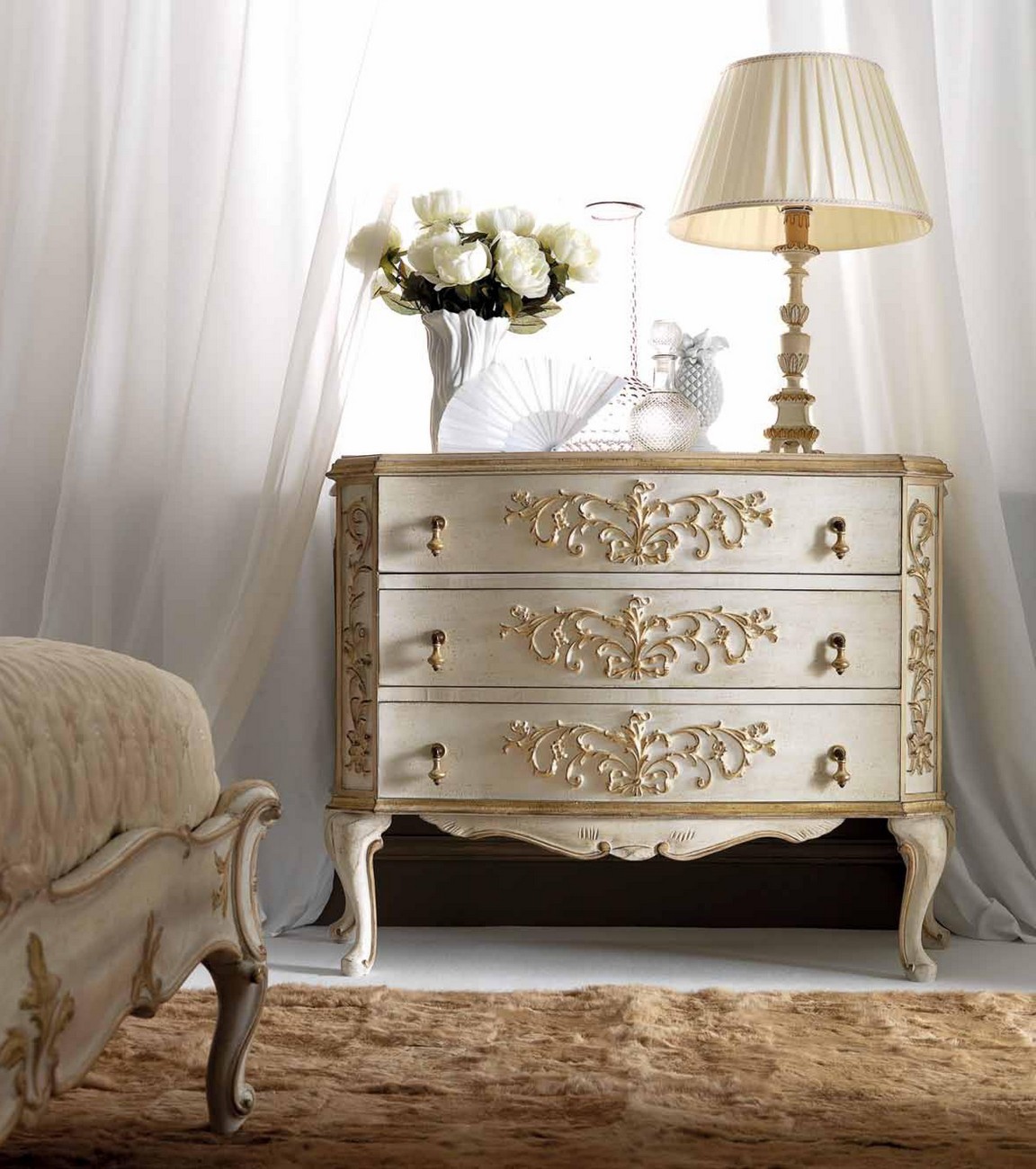 Modèle Baroque chest of drawers