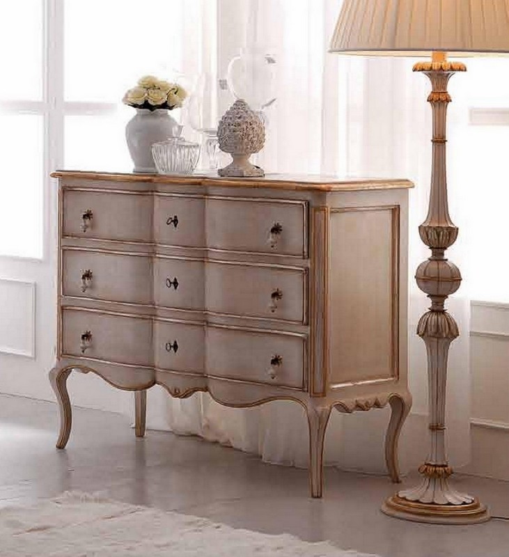 Modèle baroque chest of drawers