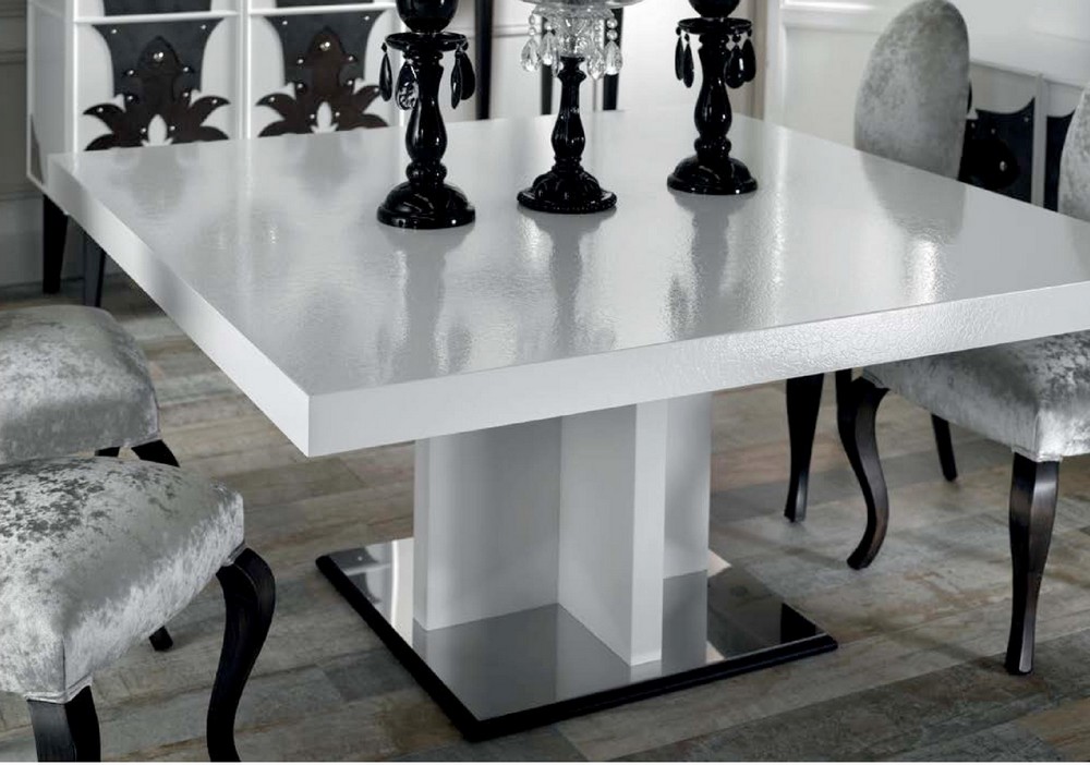 Table de repas contemporaine 