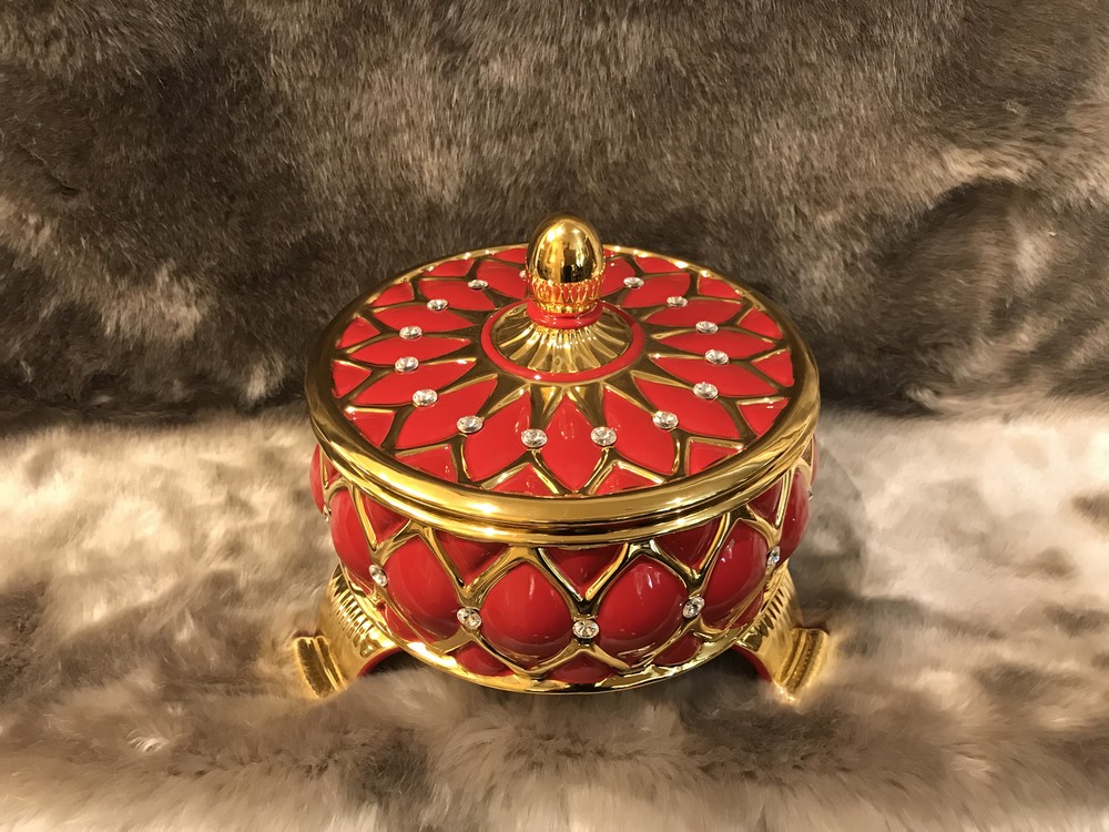 Artistic ceramic jewelry box
