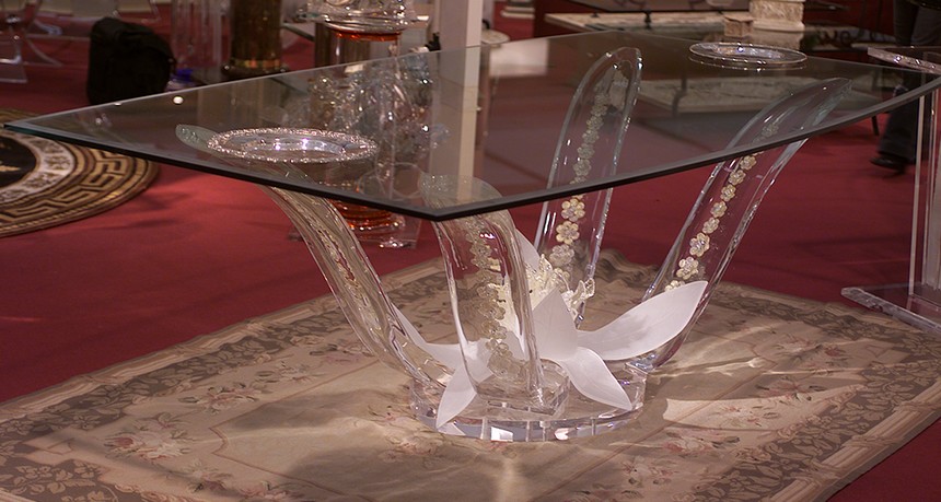 Transparent dining table 