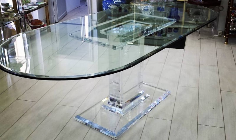 Transparent dining table 