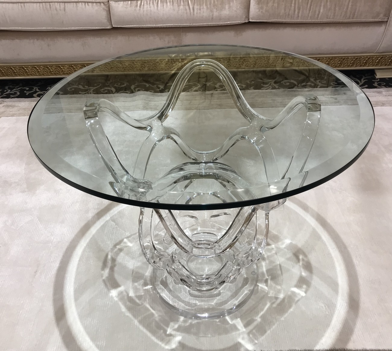 Mobilier de luxe transparent Paris